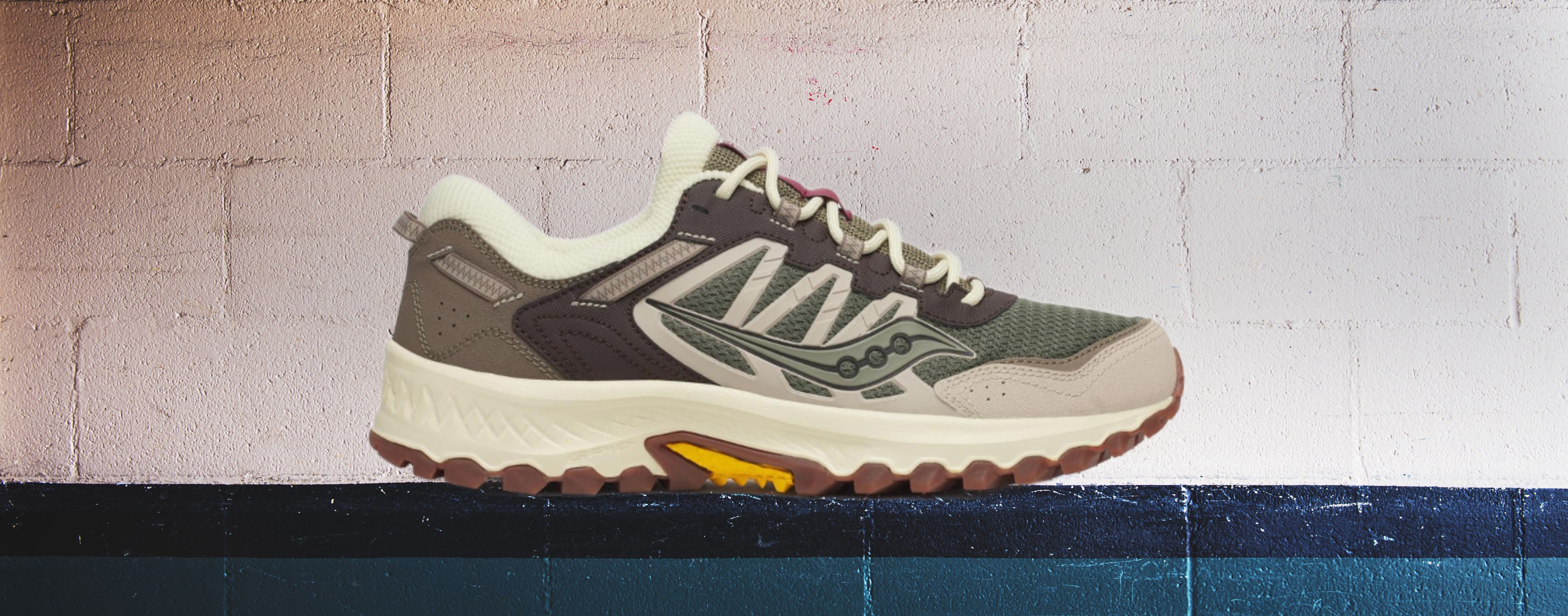 Saucony Originals Slider Blurred Background